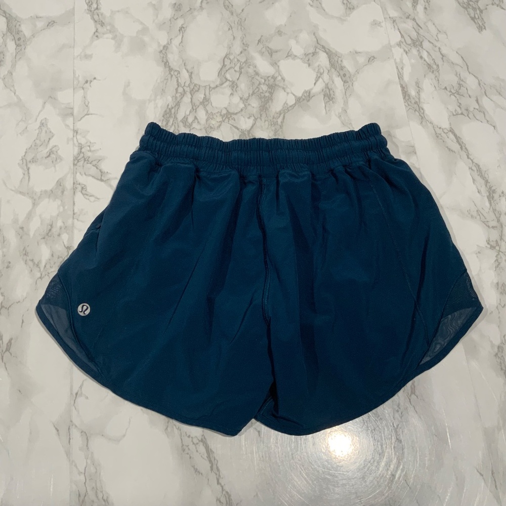 Lululemon Sz 6 Hotty Hot Short II (Long 4") Night Tide - Picture 7 of 9